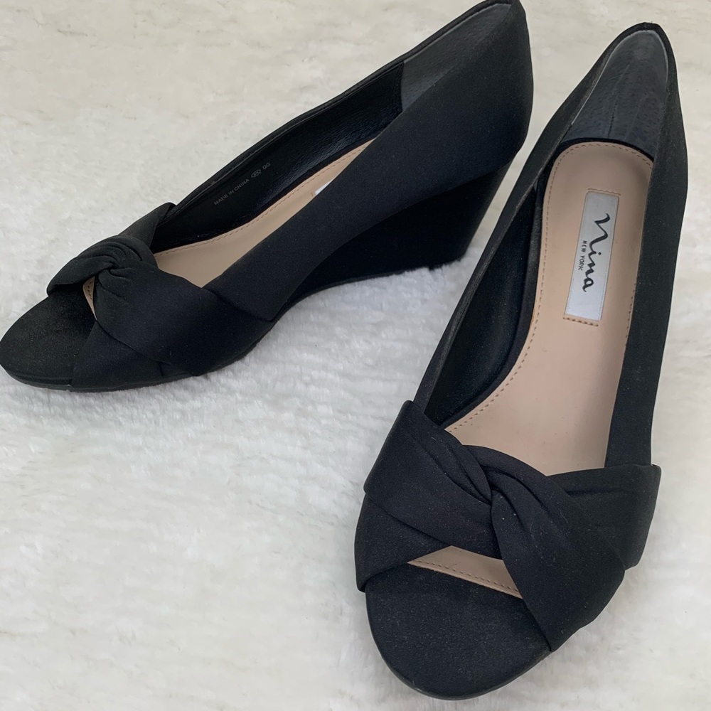 Black fabric wedge shoes 7.5